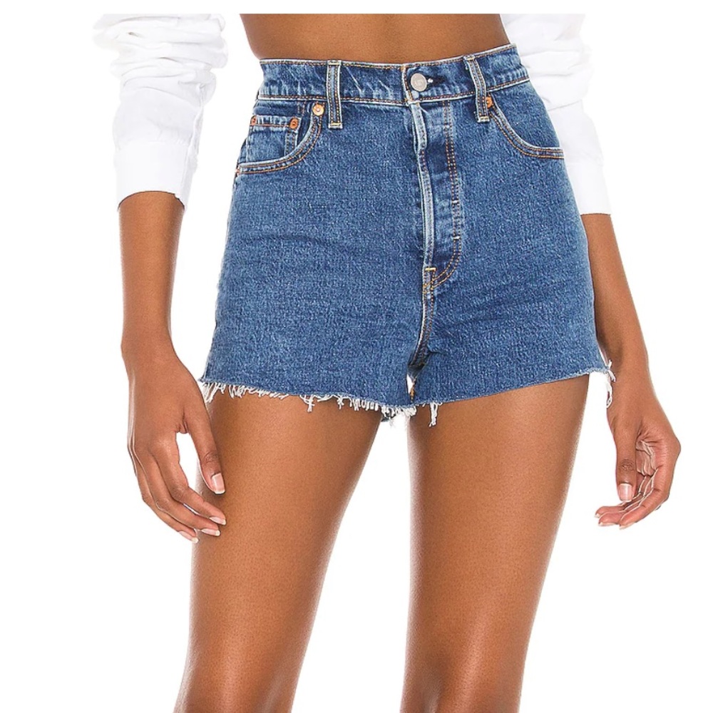Levi’s Ribcage denim shorts